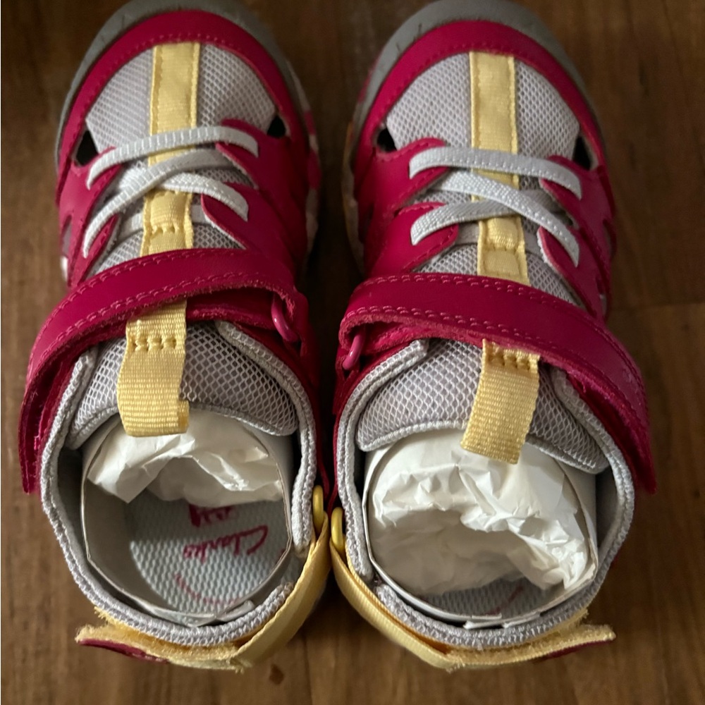 Clarks Girl's Steggy Roar Fisherman Sandal